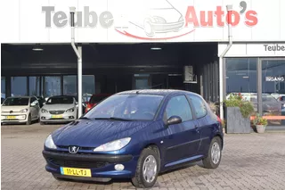 Peugeot 206 1.6-16V Gentry Airco, Trekhaak, APK 11-02-2026, Elektrische ramen