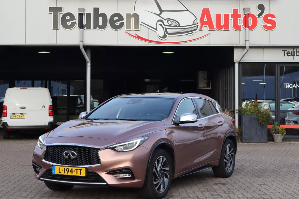 Infiniti Q30 1.6t Premium Tech Navigatie, Panoramadak, Camera, Cruise control, Stoelverwarming, Bose Soundsystem