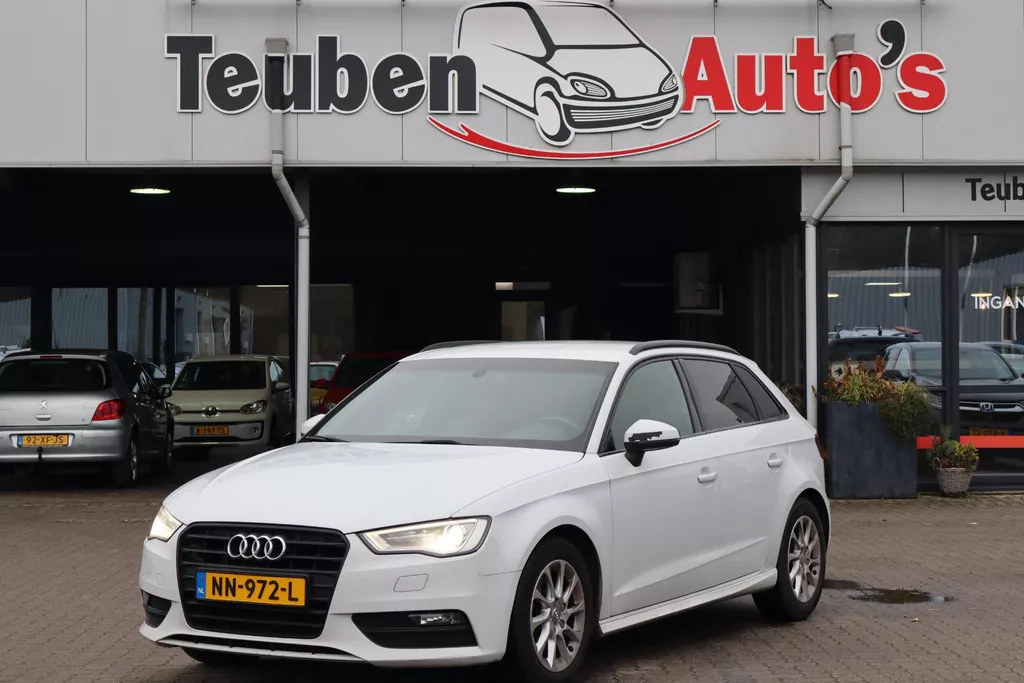 Audi A3 Sportback 1.6 TDI ultra Edition Navigatie, Cruise control, Climate control, Stoelverwarming, Trekhaak