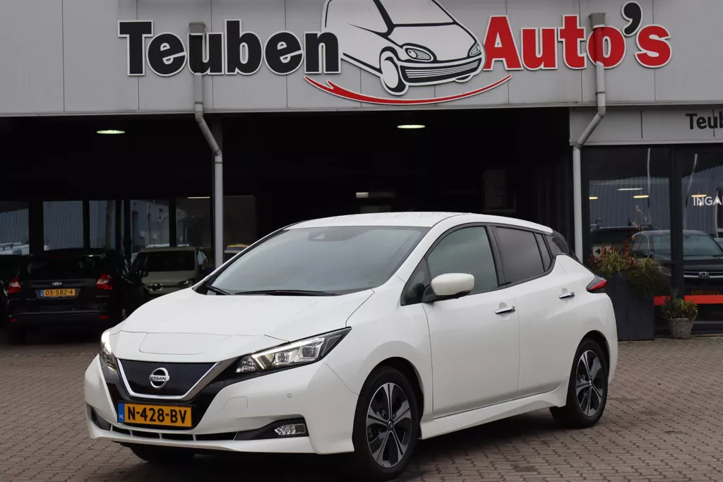 Nissan LEAF N-Connecta 40 kWh 91,1% SOH, Navigatie, Cruise control, 360 Camera, Stoelverwarming, Lederen interieur, Climate control