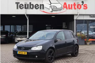 Volkswagen Golf 1.6 FSI Trendline Auto gaat niet in de 6e versnelling, Airco, Cruise control, Lichtmetalen wielen, Motorstoring brandt