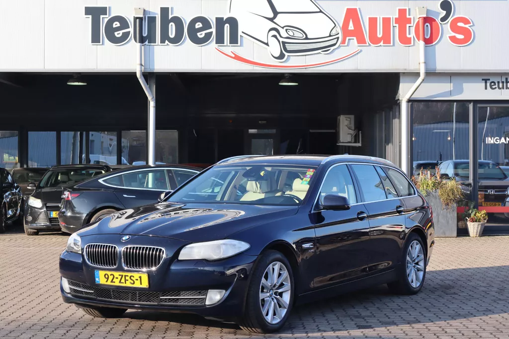 BMW 5-serie Touring 528xi High Executive Camera, Stoelverwarming, Achterbank verwarmbaar, Navigatie, Cruise control, Lederen interieur, Trekhaak