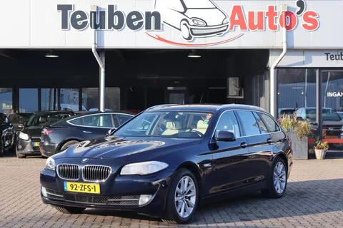 BMW 5-serie Touring 528xi High Executive Camera, Stoelverwarming, Achterbank verwarmbaar, Navigatie, Cruise control, Lederen interieur, Trekhaak
