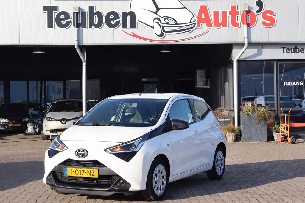 Toyota Aygo 1.0 VVT-i x-play Airco, Automaat, Camera, Apple Carplay, Elektrische ramen