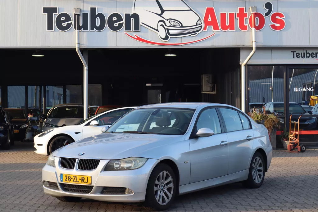 BMW 3-serie 318d Executive (Massavliegwiel goed hoorbaar), Climate control, Radio cd speler, Elektrische ramen
