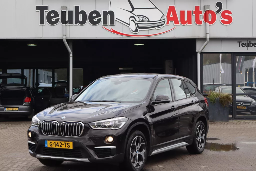 BMW X1 xDrive20i Centennial High Executive Navigatie, Trekhaak, Cruise control, Climate control, Stoelverwarming