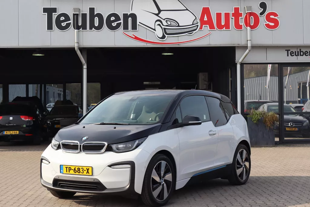 BMW i3 Basis iPerformance 94Ah 33 kWh 89,6% SOH, Climate control, Navigatie, Camera, Stoelverwarming, Auto wordt op dit moment gereinigd.