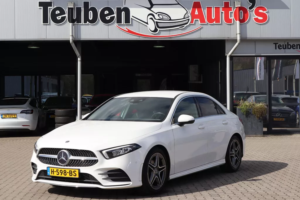 Mercedes-Benz A-klasse 180 Business Solution AMG Virtual Cockpit | Navigatie | Camera | Stoelverwarming | Apple Carplay