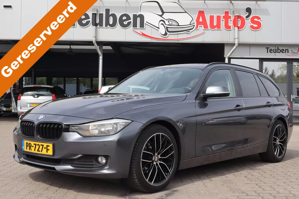 BMW 3-serie Touring 318d | MASSAVLIEGWIEL HOORBAAR | Trekhaak afneembaar | Navigatie | Bluetooth | Elek kofferdeksel