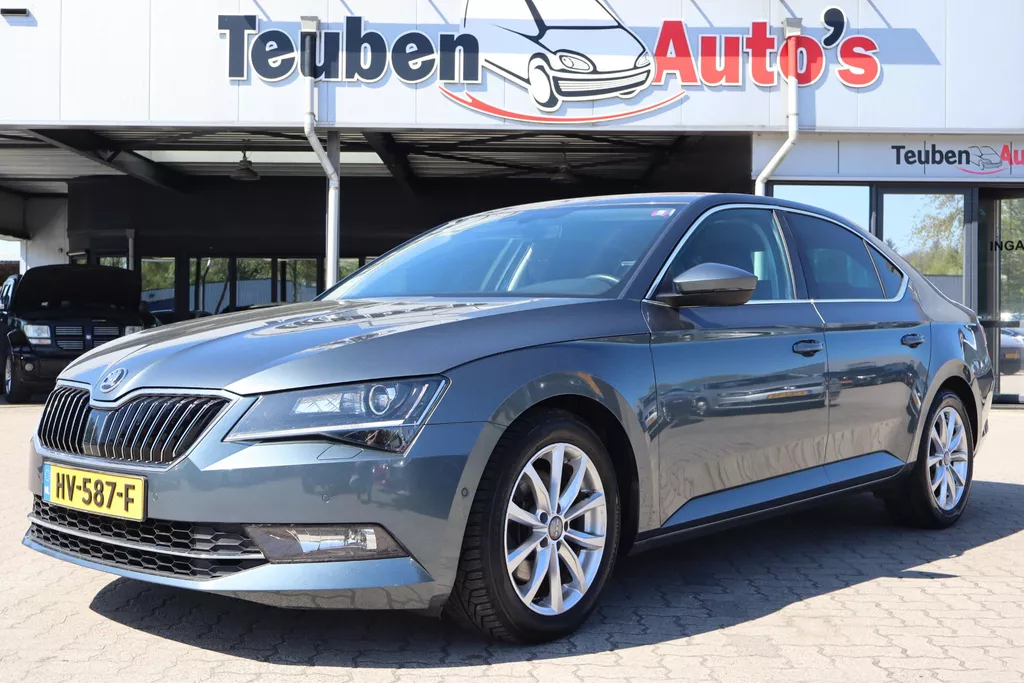 Skoda Superb 2.0 TDI Style Business | Adaptive Cruise | Trekhaak | Stoelverwarming | Navigatiesysteem