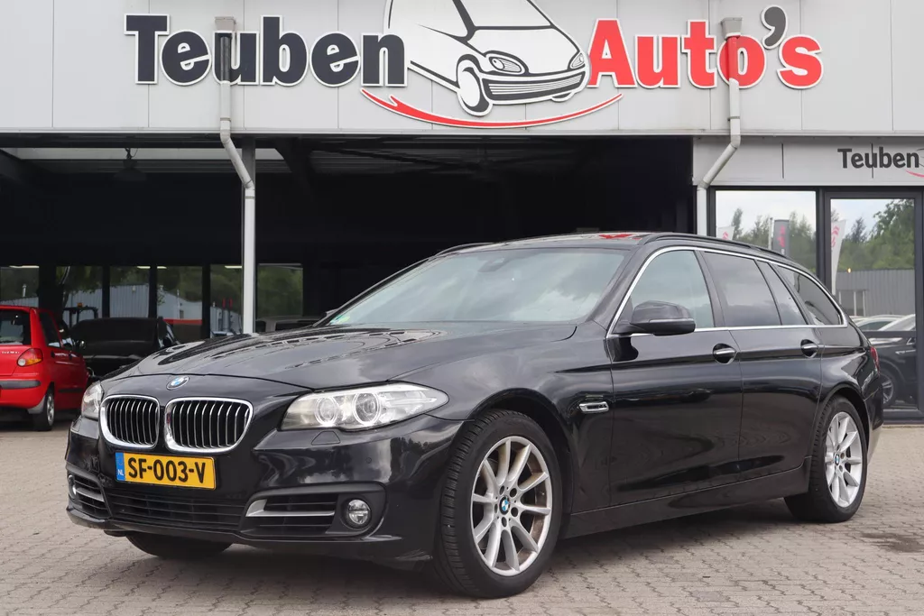 BMW 5-serie Touring 520d High Executive | Head-up display | Lane assist | Elek Panoramadak