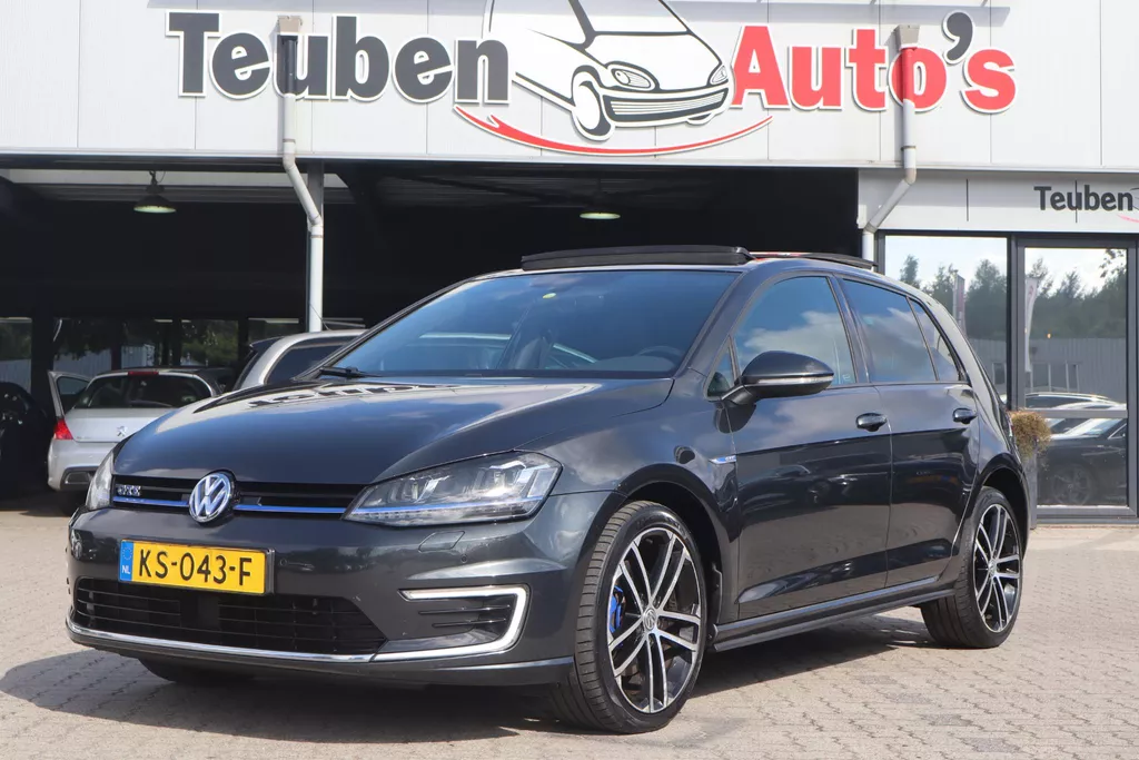 Volkswagen Golf 1.4 TSI GTE Connected Series | SOH 72% | Panoramadak | Adaptive Cruise | Stoelverwarming voor