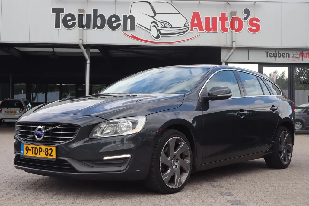 Volvo V60 2.0 D4 Momentum | Cruise control | Navigatie | Climate control | Trekhaak