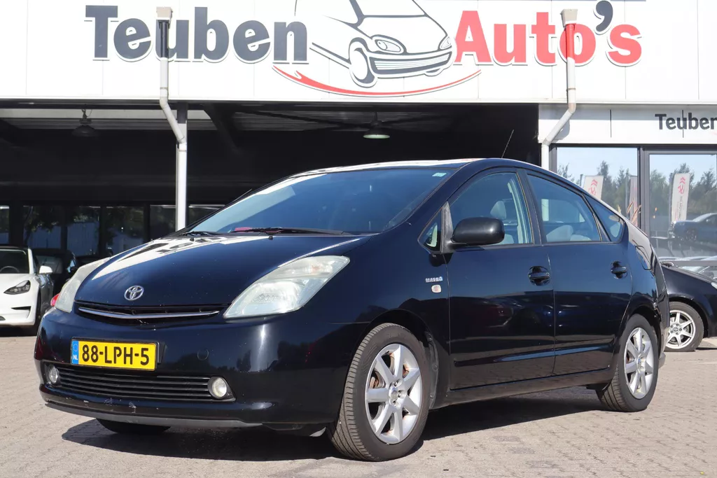 Toyota Prius 1.5 VVT-i Tech Edition | Navigatie | Camera | Cruise | Clima | Dealer onderhouden