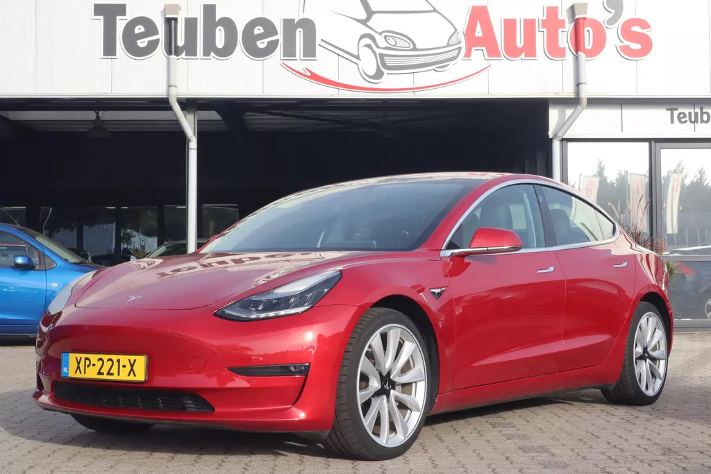 Tesla Model 3 Long Range AWD 75 kWh | SOH 84,8% | Computer 2.5 | Trekhaak | Kofferdeksel elektrisch