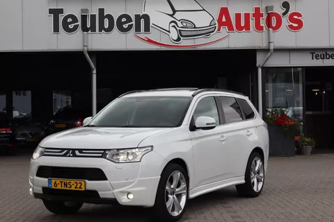 Mitsubishi Outlander 2.0 Instyle 7 Persoons, Stoelverwarming, Climate control, Cruise control, Schuif- kanteldak, Trekhaak, Camera