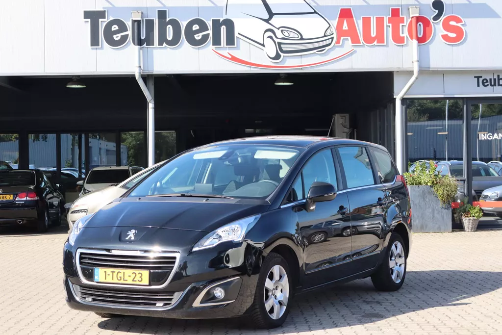 Peugeot 5008 1.6 HDi Active 5p. Navigatie, Panoramadak, Cruise control, Climate control, Camera