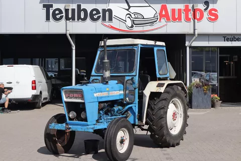 Nette Ford 3000 Tractor. Voor meer info graag bellen naar Harrie Teuben 06-25082189