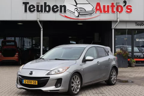 Mazda 3 1.6 CiTD Navigator Koppakking is lek, motor loopt wel maar niet goed. Climate control, Navigatie, Elektrische ramen, Cruise control, Koppakking is lek