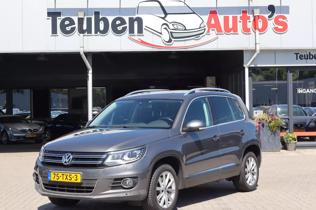 Volkswagen Tiguan 1.4 TSI Sport&amp;Style Navigatie, Climate control, Trekhaak, Stoelverwarming, Cruise control