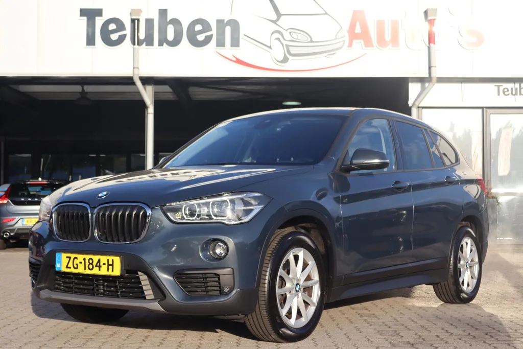BMW X1 xDrive20i High Executive | 2e Eigenaar | Trekhaak | Cruise Control | Panoramadak | Electrische achterklep |