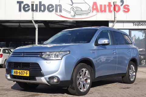 Mitsubishi Outlander 2.0 PHEV Executive Edition | Leder | Glazen schuifdak | Camera | Trekhaak | Cruise control | Climate control