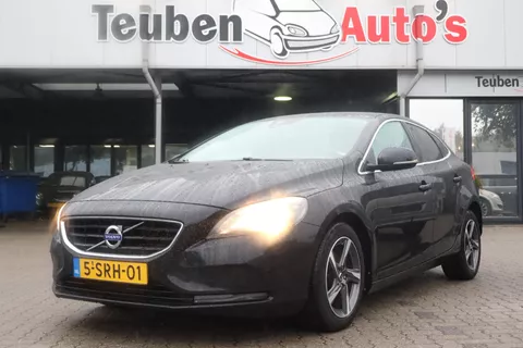 Volvo V40 1.6 D2 Momentum | Trekhaak | Lichtmetaal | Navigatie | Dealer onderhouden | D-riem vv 270.000km.